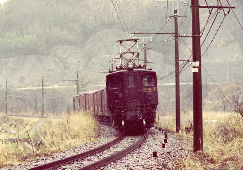 身延線　貨物列車　EF15