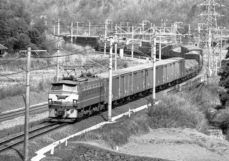 山陽本線　EF66