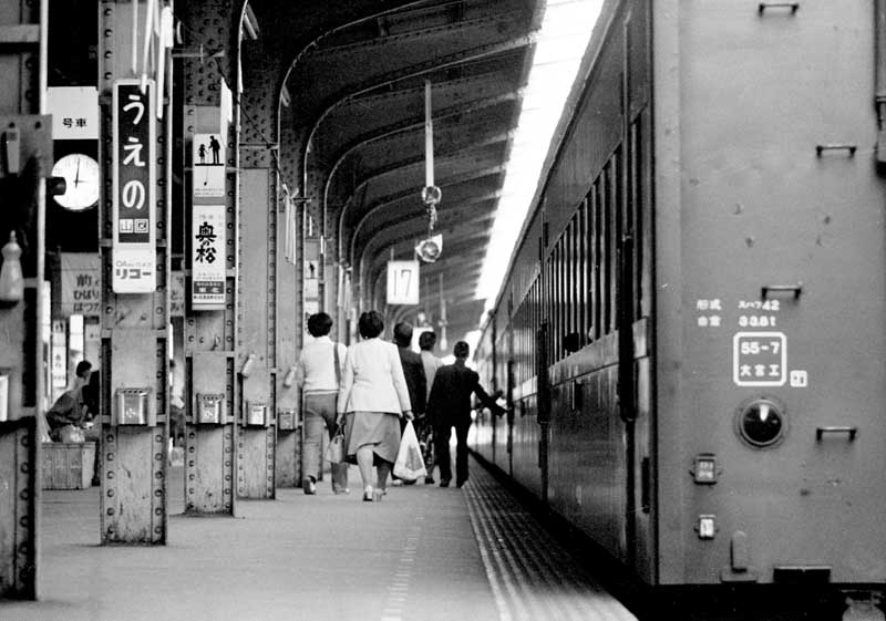 客車列車　上野駅